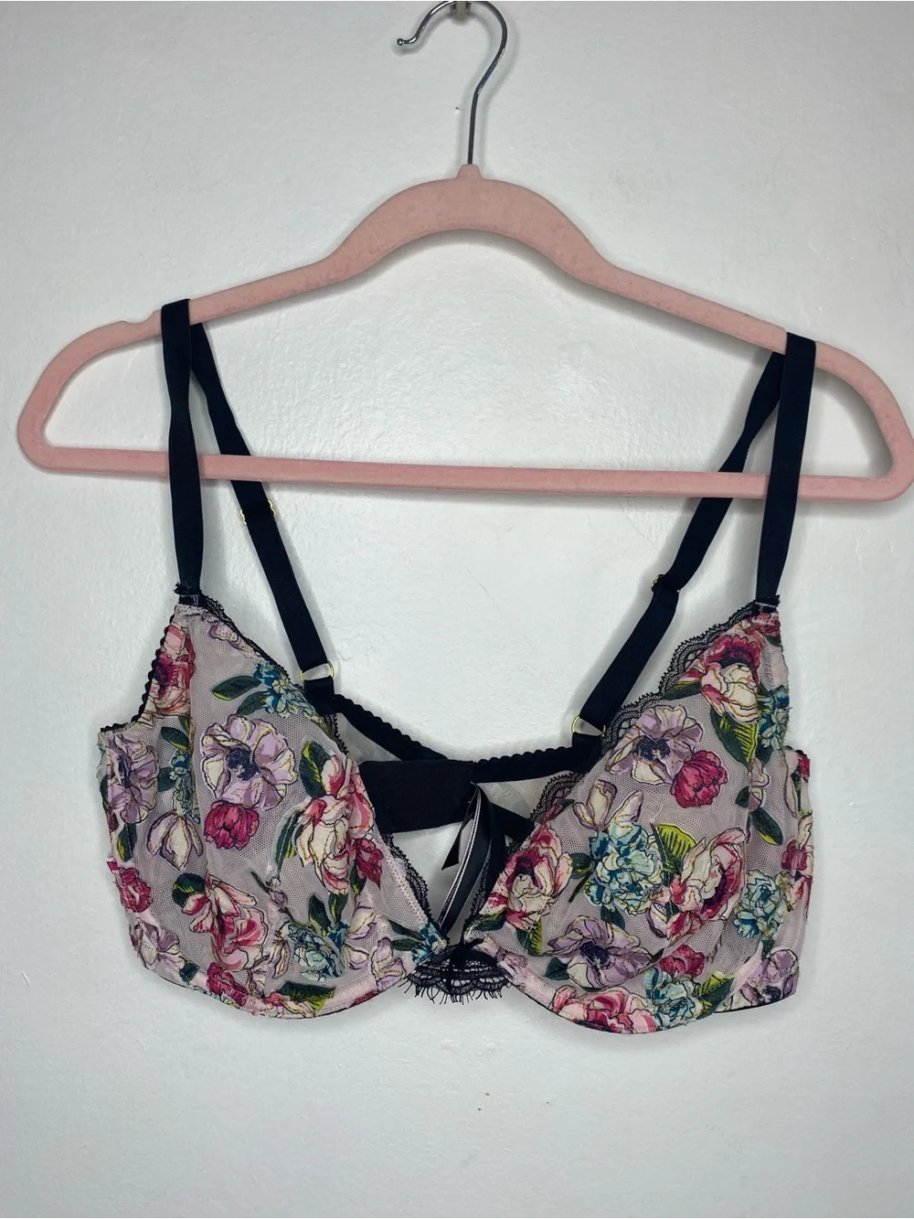 VS Very sexy Low cut Demi bonnet Floral mesh bra Size 38 D